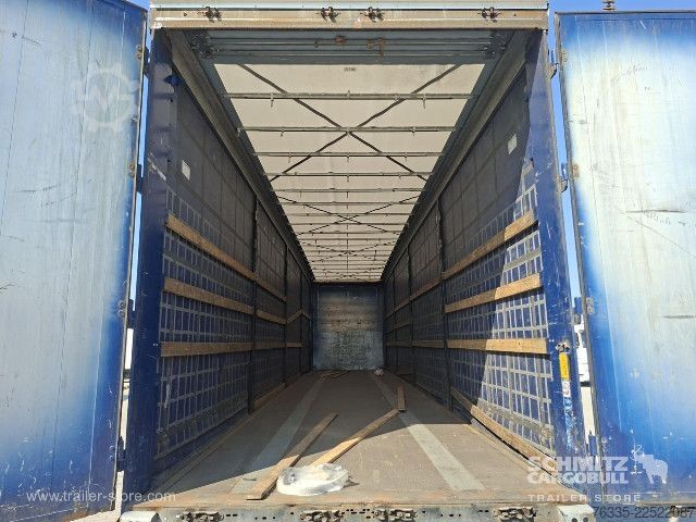 Semi-reboque aberto com lona Kögel Curtainsider Mega