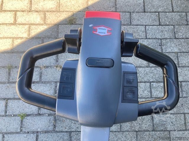 עגלת משטחים ידנית Jungheinrich EPM113W