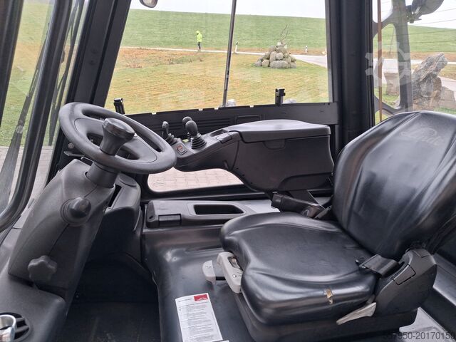 4-Rad-Gabelstapler Linde E 30 Triplex ZinkenverstellgerÀt