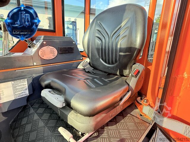 Chariot élévateur multidirectionnel Combilift CBE2500 TRIPLEX 4900 POSITIONER CABIN