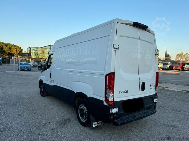 बॉक्स वैन Iveco DAILY 35S15 FURGONE FRIGO TIPO LAURI LMC