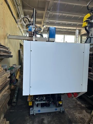  Chen Hsong JetMaster 88-MK6 mit dem Roboter