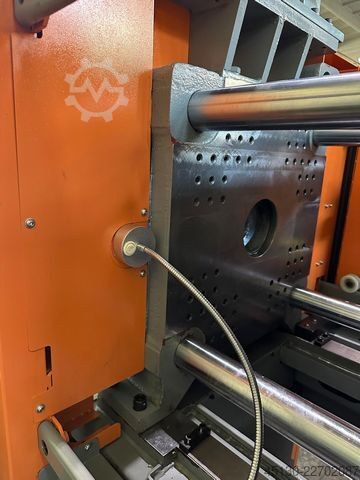  Chen Hsong JetMaster 88-MK6 mit dem Roboter
