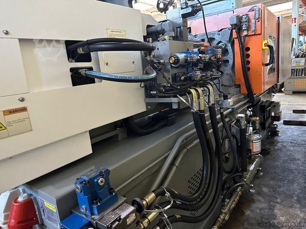  Chen Hsong JetMaster 88-MK6 mit dem Roboter