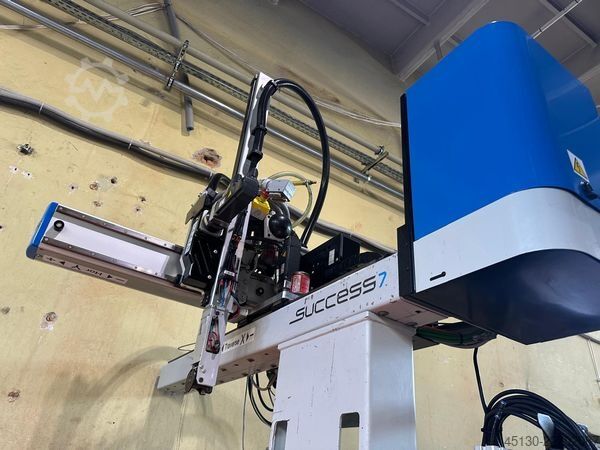  Chen Hsong JetMaster 88-MK6 mit dem Roboter