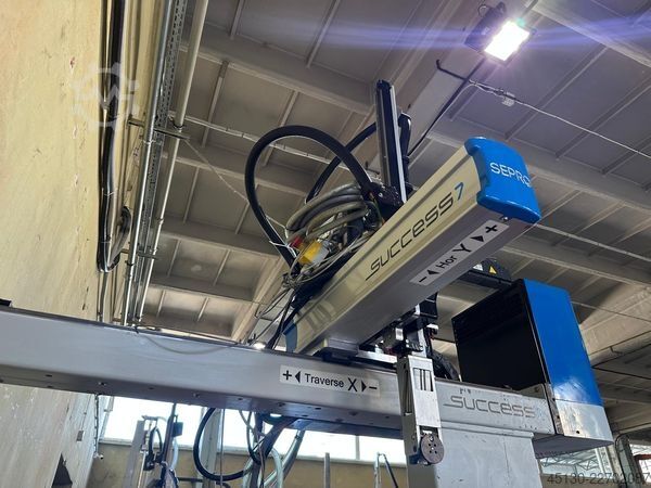  Chen Hsong JetMaster 88-MK6 mit dem Roboter