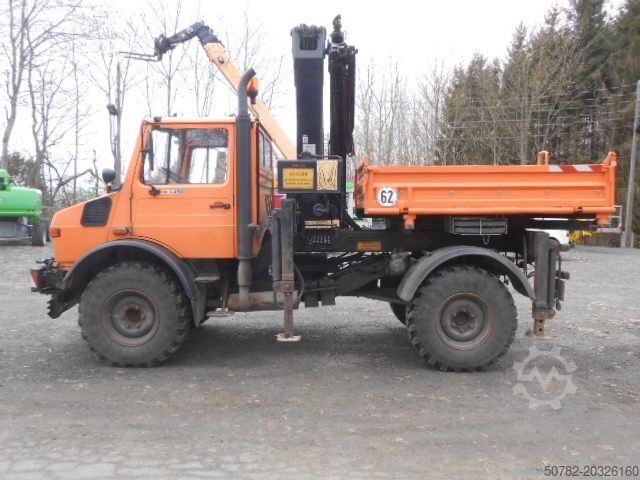 Camion benne UNIMOG U1450 427/11 mit Kran