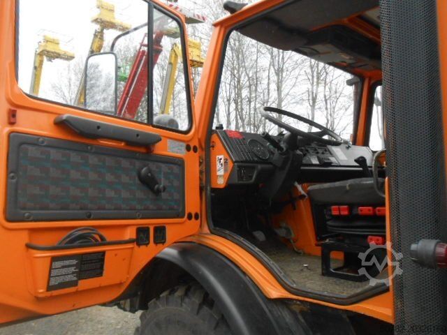 Camion benne UNIMOG U1450 427/11 mit Kran