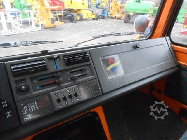 Camion benne UNIMOG U1450 427/11 mit Kran