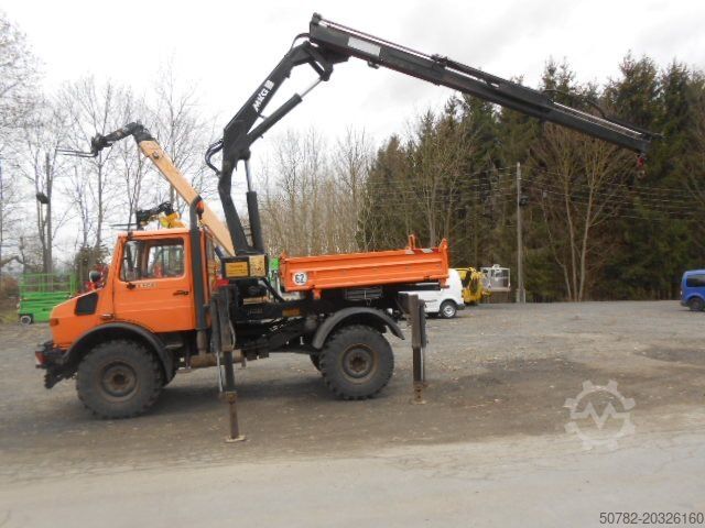 Camion benne UNIMOG U1450 427/11 mit Kran