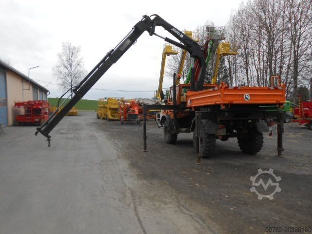 Camion benne UNIMOG U1450 427/11 mit Kran