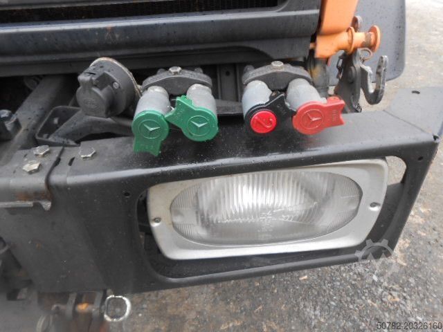 Camion benne UNIMOG U1450 427/11 mit Kran