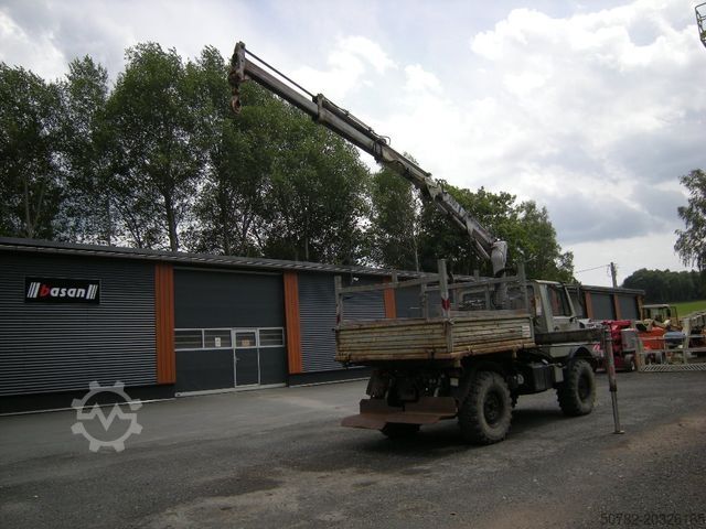 Dreiseitenkipper MERCEDES-BENZ Unimog U1250 mit Kran MKG 105