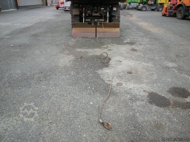 Dreiseitenkipper MERCEDES-BENZ Unimog U1250 mit Kran MKG 105