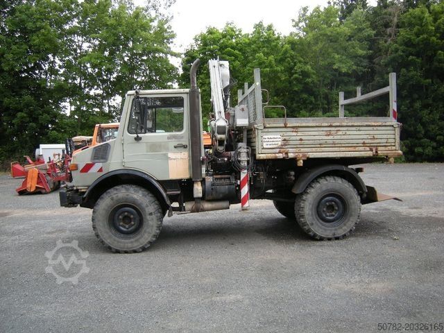 Dreiseitenkipper MERCEDES-BENZ Unimog U1250 mit Kran MKG 105