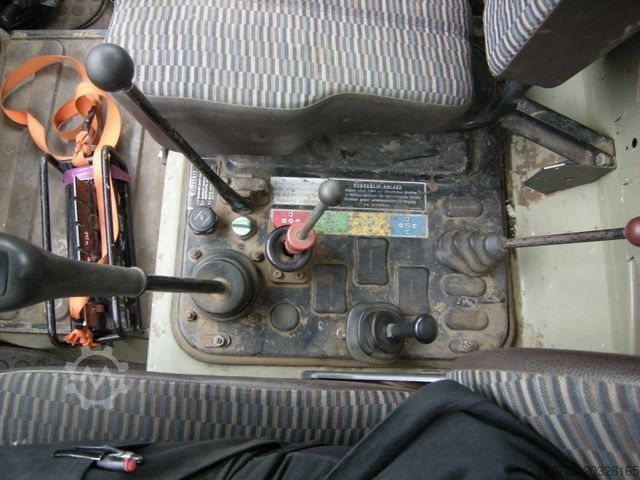Dreiseitenkipper MERCEDES-BENZ Unimog U1250 mit Kran MKG 105