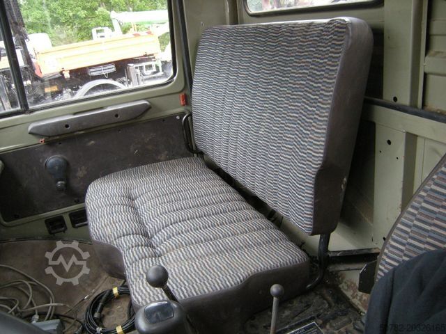 Dreiseitenkipper MERCEDES-BENZ Unimog U1250 mit Kran MKG 105