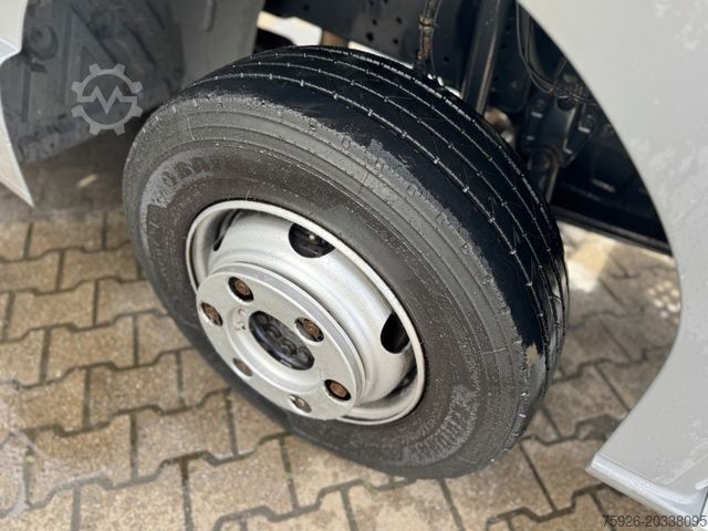 Kamion sa ravnom platformom i ceradom MERCEDES-BENZ Atego 1224L *Pritsche Plane* LBW*