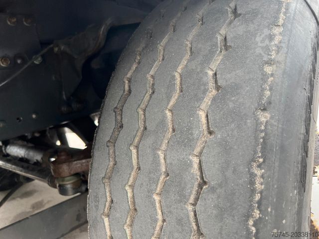 Camión de bebidas MERCEDES-BENZ ATEGO 2529 * VOLLLUFT * WENIG KM *  2T LBW