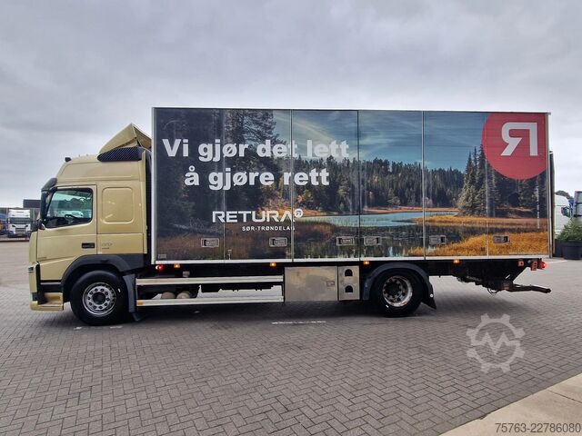 Chiếc vali Volvo FM 370 Globetrotter 4x2 - Buggsbygg box with si...