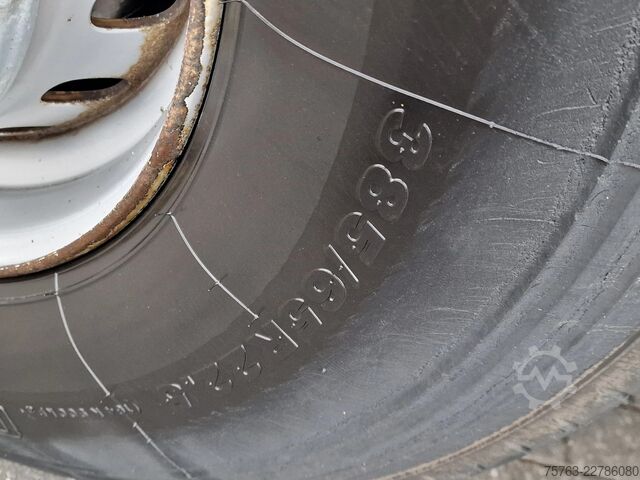 Chiếc vali Volvo FM 370 Globetrotter 4x2 - Buggsbygg box with si...