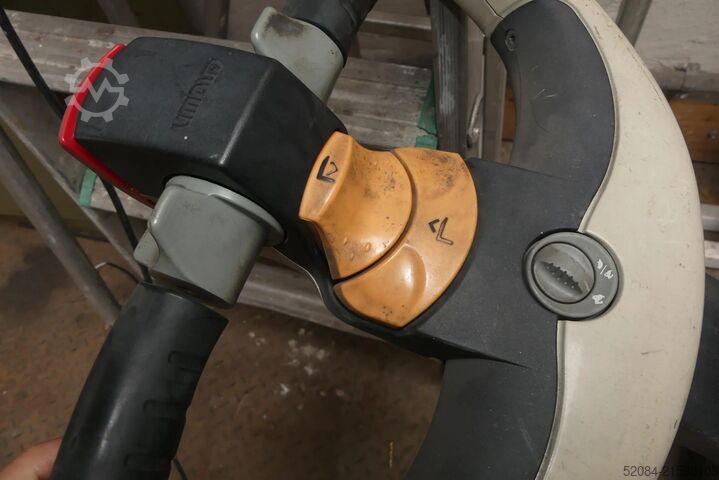 Ručni paletni viličar Crown 