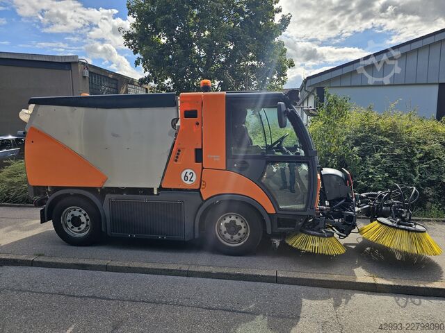 Balayeuse de voirie Hako Citymaster 2200