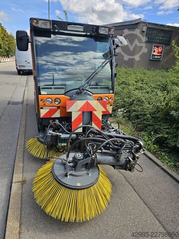 Balayeuse de voirie Hako Citymaster 2200