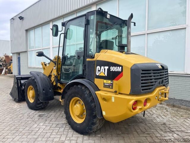 Wheel loader CAT 906 M    2018