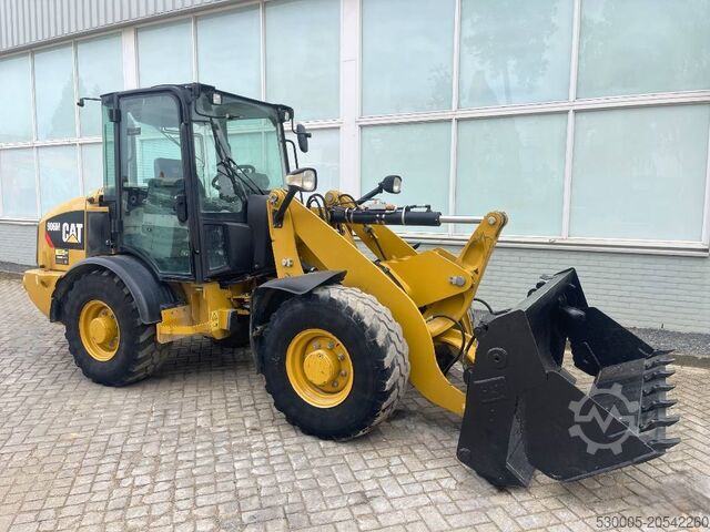 Wheel loader CAT 906 M 2018