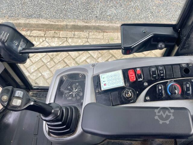 Wheel loader CAT 906 M    2018