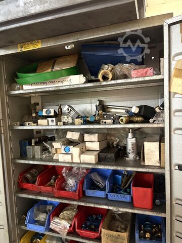 Armário de oficina com conteúdo KAISER + KRAFT Workshop Cabinet with Contents