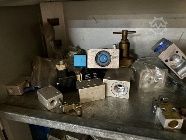 Armário de oficina com conteúdo KAISER + KRAFT Workshop Cabinet with Contents