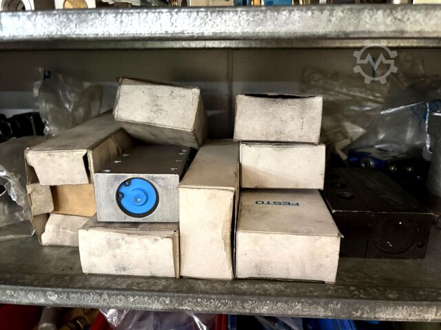 Armário de oficina com conteúdo KAISER + KRAFT Workshop Cabinet with Contents