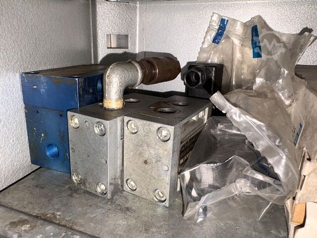 Armário de oficina com conteúdo KAISER + KRAFT Workshop Cabinet with Contents