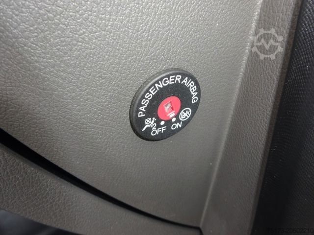 Furgon blaszak FORD Transit Connect Kasten 120PS Autm. Trend L2