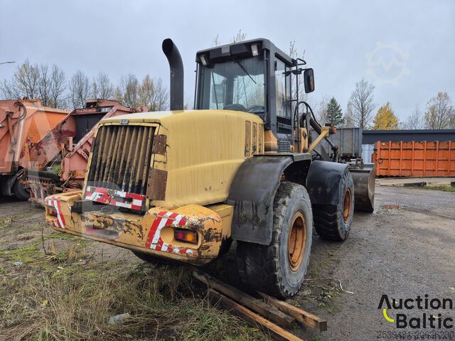 Kolesový nakladač Case 621 D