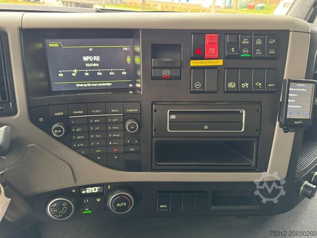 Chasis con cabina Volvo FM 410 / 8X4 / I-Shift / ADR / Tridem / TUV: 6-...