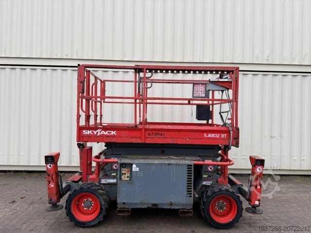 工作平台 Skyjack SJ6832RT 4x4 Diesel, 11.8 Meter, 1.322 H