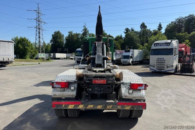 Kanca kasalı yük kamyonu (roll-off) MAN TGS 35.480 8x4 Moser