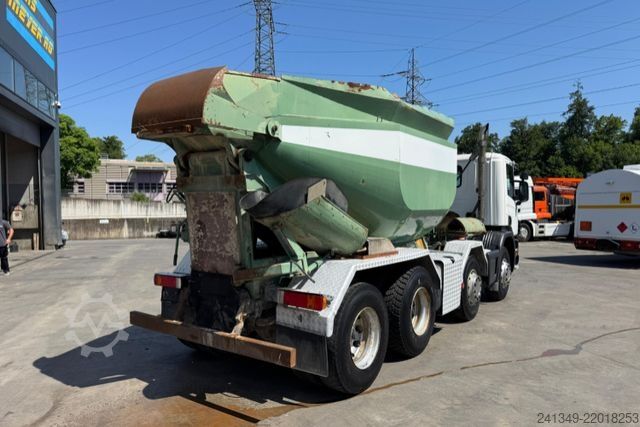Spesialkjøretøy SCANIA P380 8x4 Silo 12m3