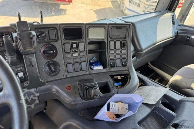 Spesialkjøretøy SCANIA P380 8x4 Silo 12m3