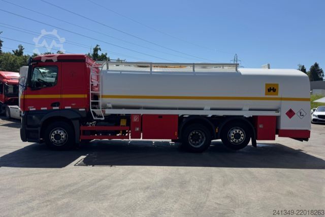 Цистерна камион MERCEDES-BENZ Actros 2551 6x2 Tank 21'600L