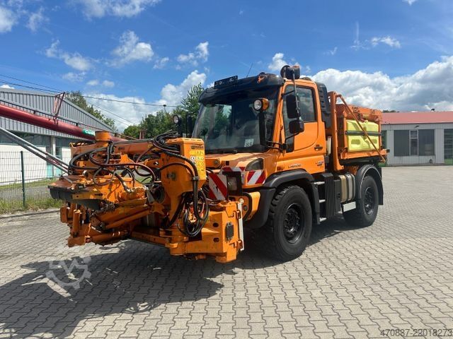 专用卡车 UNIMOG U 423 / Mähausstattung Dücker / Salzstreuer