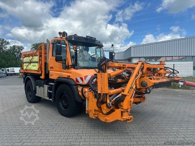 专用卡车 UNIMOG U 423 / Mähausstattung Dücker / Salzstreuer