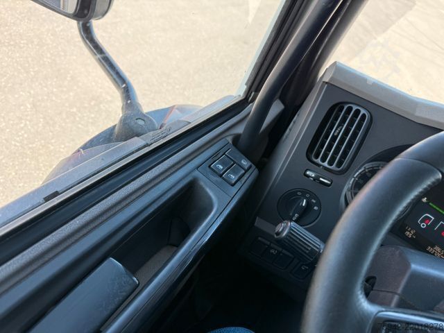Tenteli düz yataklı kamyon DAF LF 260 LBW BLATT/LUFT KLIMA