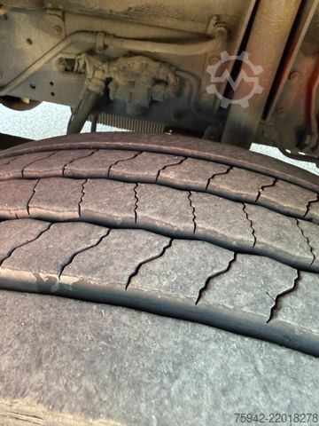 Tenteli düz yataklı kamyon DAF LF 260 LBW BLATT/LUFT KLIMA