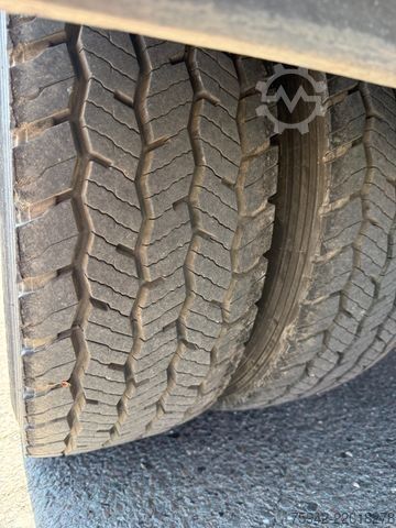 Tenteli düz yataklı kamyon DAF LF 260 LBW BLATT/LUFT KLIMA