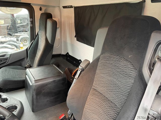 Basculantă MERCEDES-BENZ 3351 Arocs/ABNEHMBARER Kran/Kipper/Bordmatik/6x6