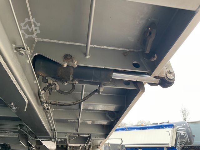 Autocamion basculant tridirecțional MERCEDES-BENZ 3351 Arocs/ABNEHMBARER Kran/Kipper/Bordmatik/6x6